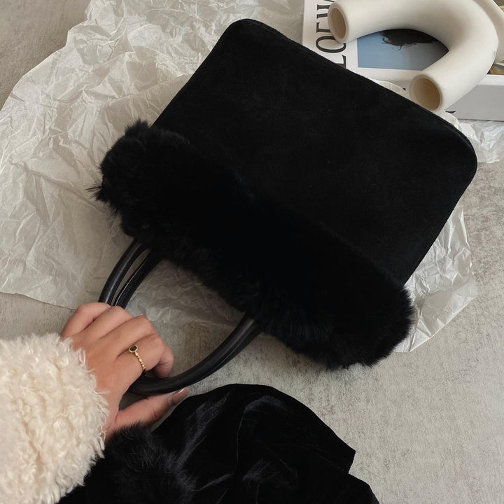 FERRAGAMO Black Fur Handbag｜Winter Warmth × Elegant Prestige ❄️🖤