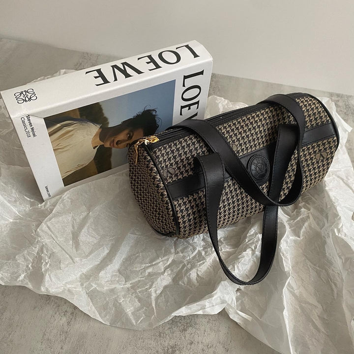 VALENTINO Houndstooth Mini Duffle Bag｜Monogram Charm × Timeless Winter Chic ❄️🖤 Compact & Elegant