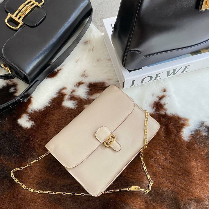 CELINE Carriage Buckle Shoulder Bag（Ivory White）｜Graceful Minimalism × Convertible Charm 🤍✨