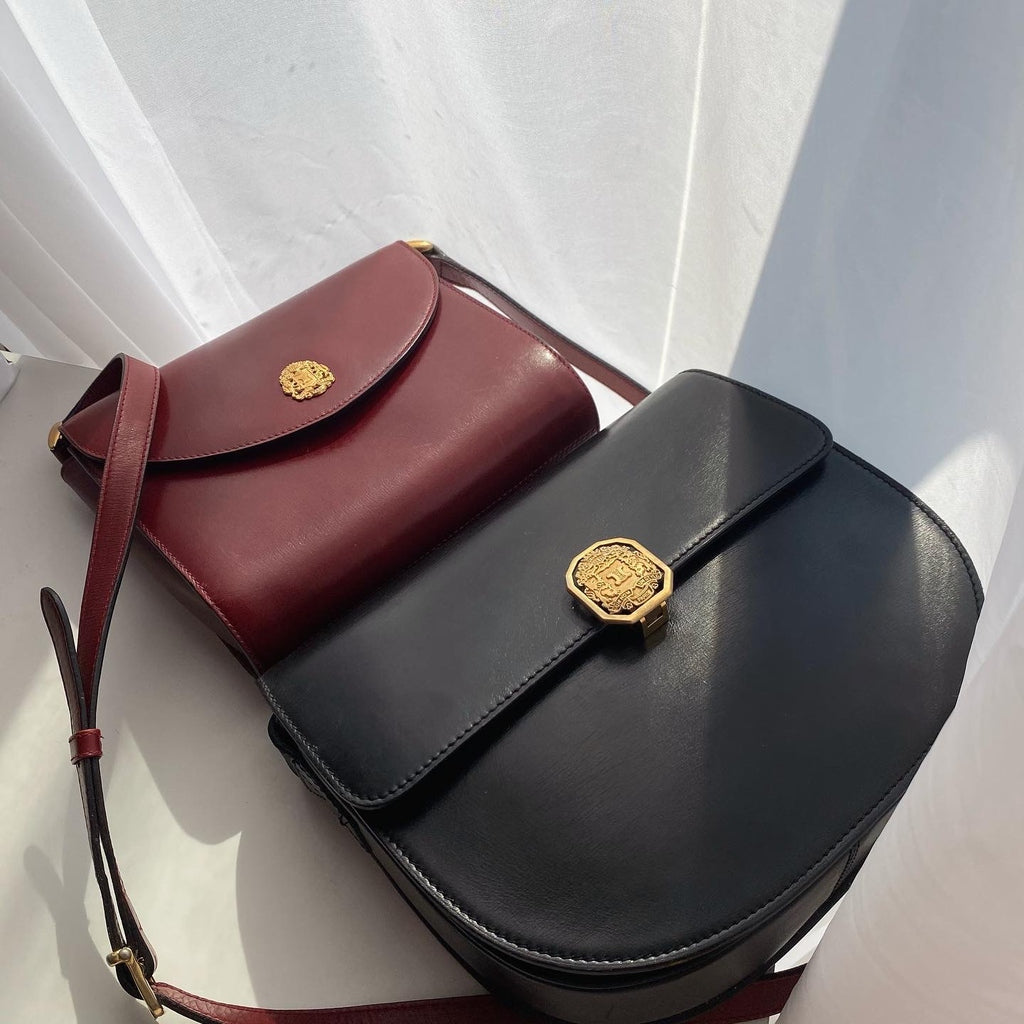 CELINE Arc de Triomphe Emblem Crossbody Bag（Black × Gold Hardware）｜Heritage Elegance × Everyday Versatility 🖤✨