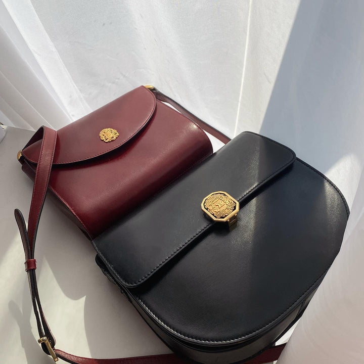 CELINE Arc de Triomphe Emblem Crossbody Bag（Black × Gold Hardware）｜Heritage Elegance × Everyday Versatility 🖤✨