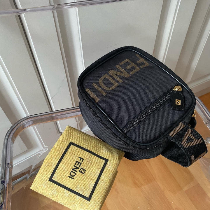 FENDI Egg-Shaped Handbag（Black Nylon）｜Compact Charm × Gender-Neutral Style 🖤✨