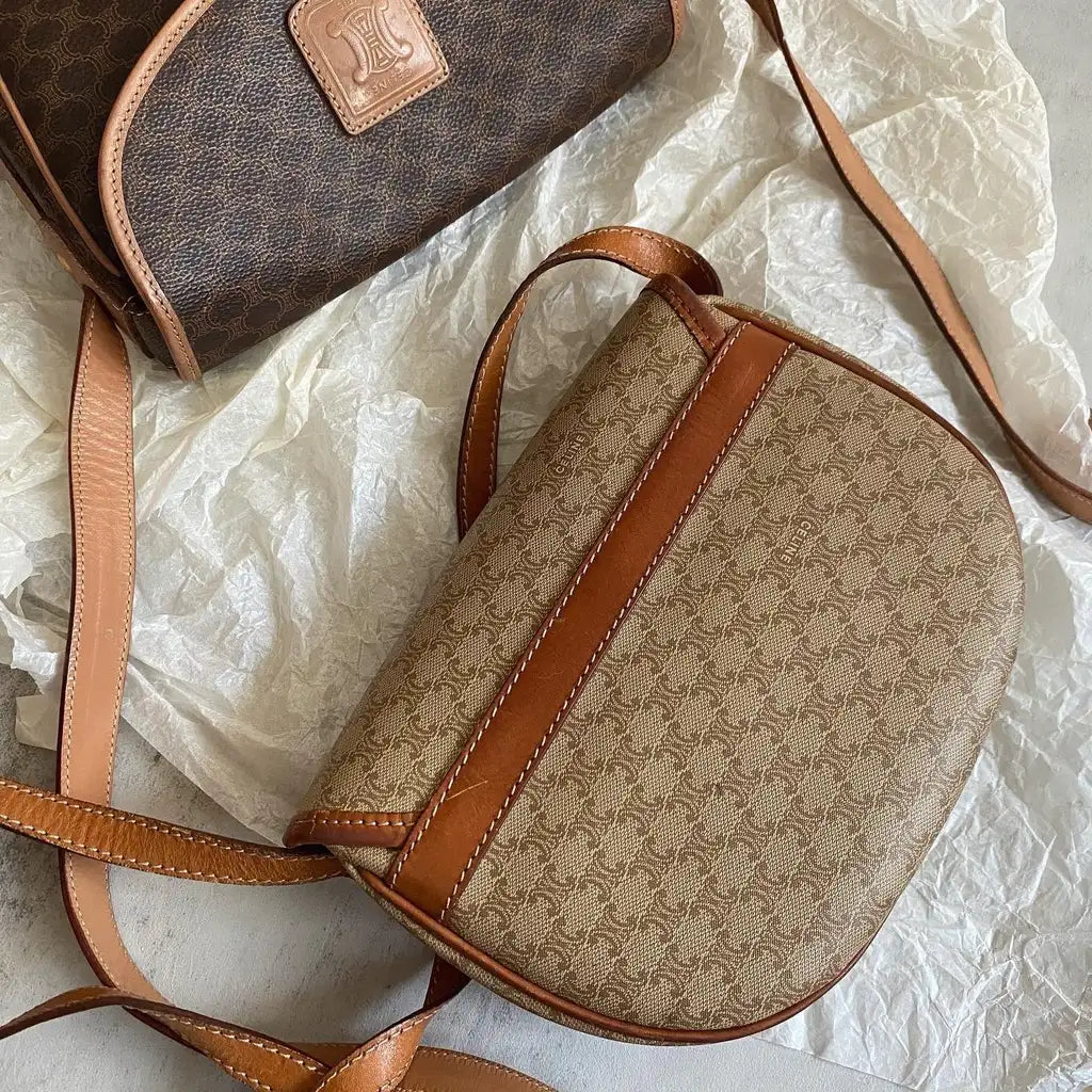 CELINE Monogram Half-Moon Crossbody Bag（Beige）｜Chic Versatility × Playful Curves 🌓✨