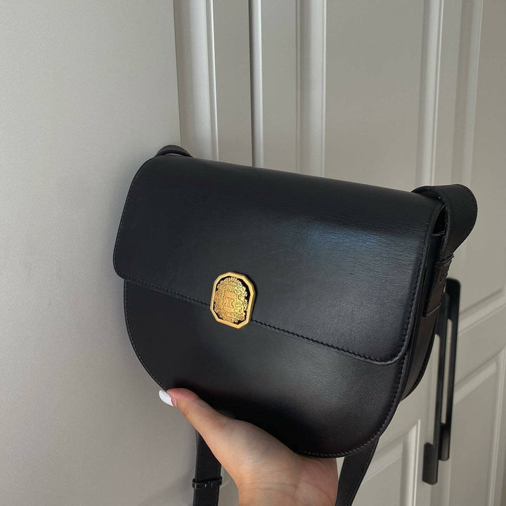 CELINE Arc de Triomphe Emblem Crossbody Bag（Black × Gold Hardware）｜Heritage Elegance × Everyday Versatility 🖤✨