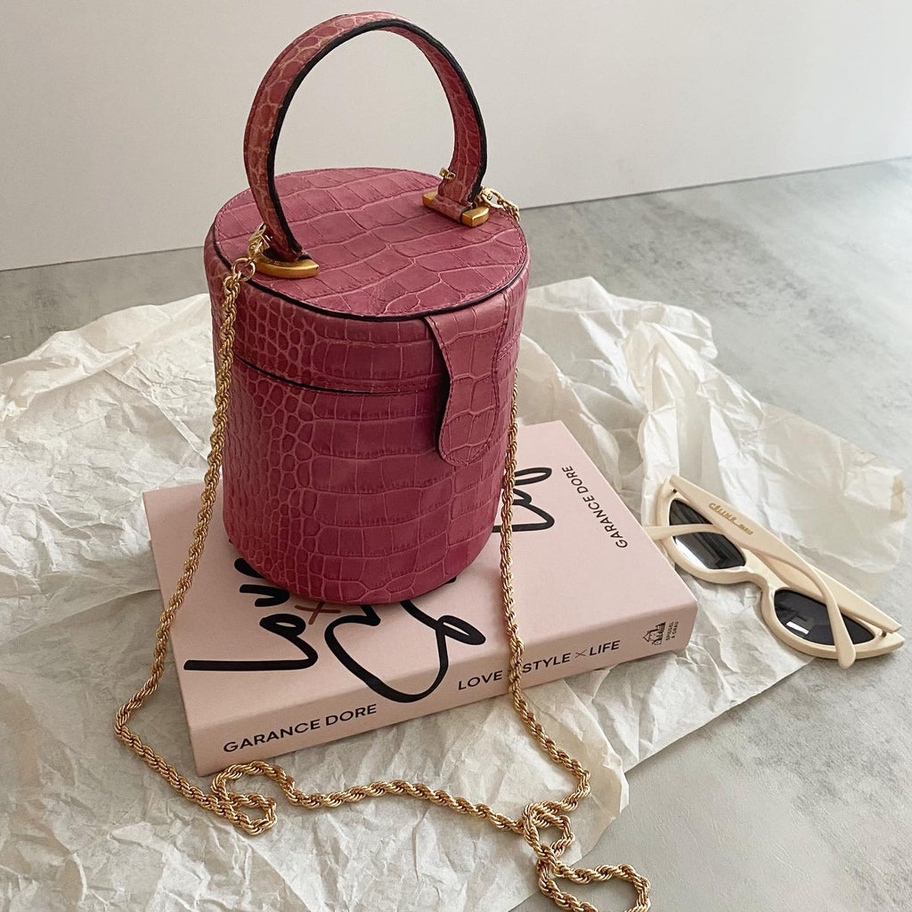 CELINE&nbsp; Croc-Embossed Vanity Bag（Pink）｜Rare Summer Charm × Playful Statement 💖🐊