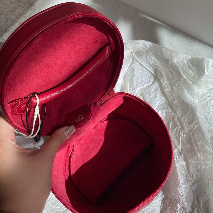 GUCCI Red Leather Round Vanity Case｜Festive Charm × Soft Luxury Feel ❤️