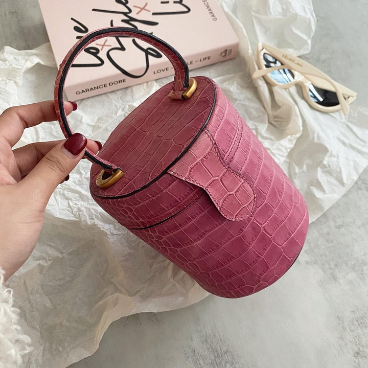 CELINE&nbsp; Croc-Embossed Vanity Bag（Pink）｜Rare Summer Charm × Playful Statement 💖🐊