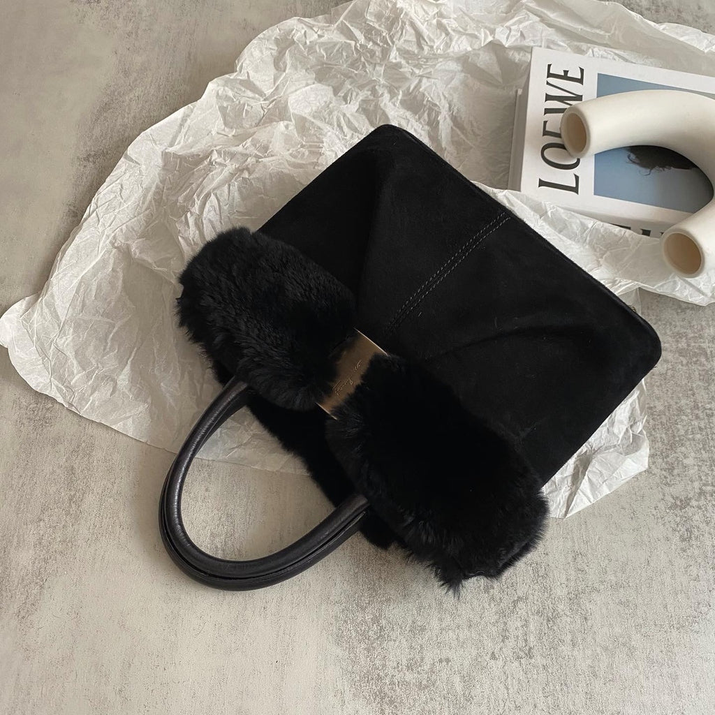FERRAGAMO Black Fur Handbag｜Winter Warmth × Elegant Prestige ❄️🖤
