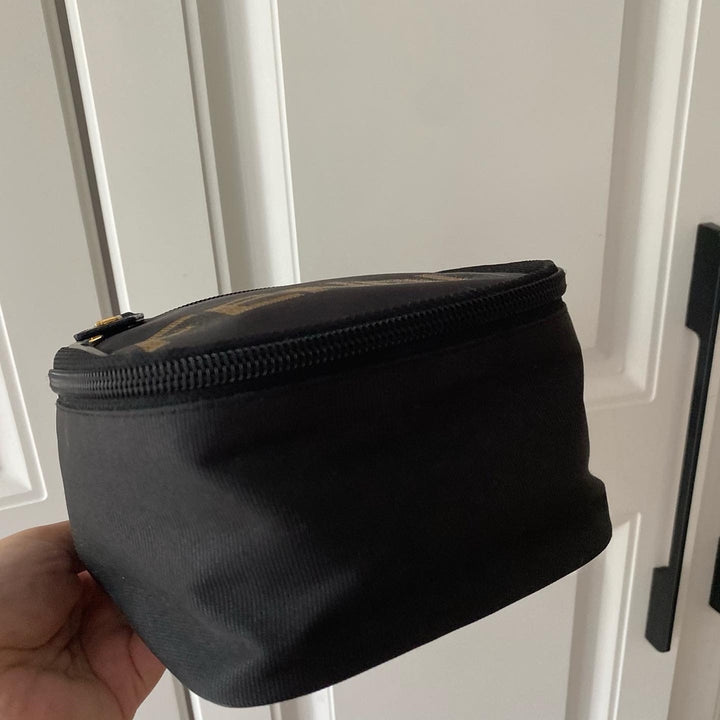 FENDI Egg-Shaped Handbag（Black Nylon）｜Compact Charm × Gender-Neutral Style 🖤✨