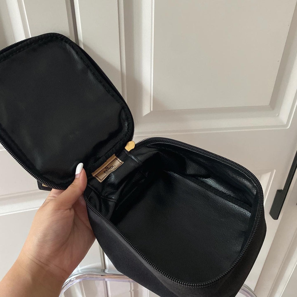 FENDI Egg-Shaped Handbag（Black Nylon）｜Compact Charm × Gender-Neutral Style 🖤✨