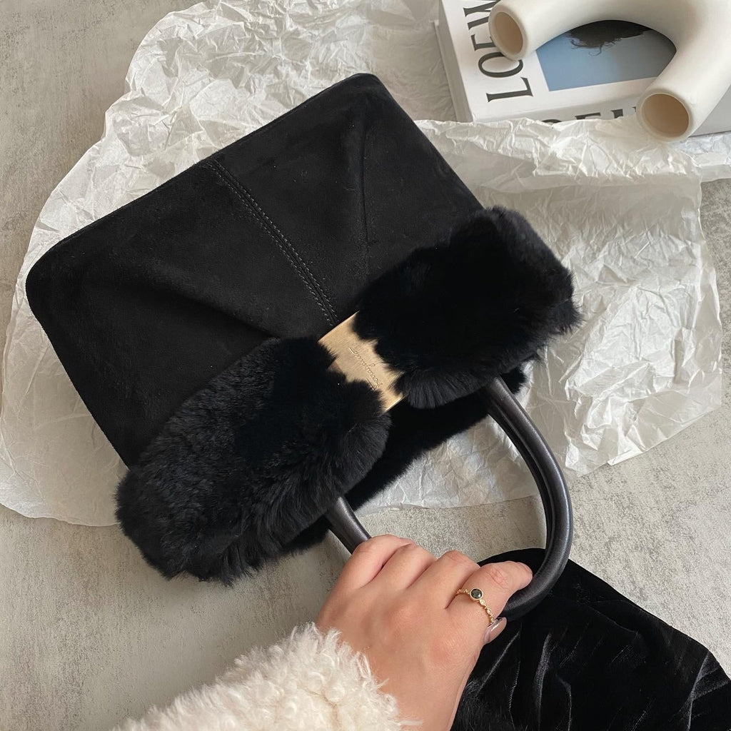 FERRAGAMO Black Fur Handbag｜Winter Warmth × Elegant Prestige ❄️🖤