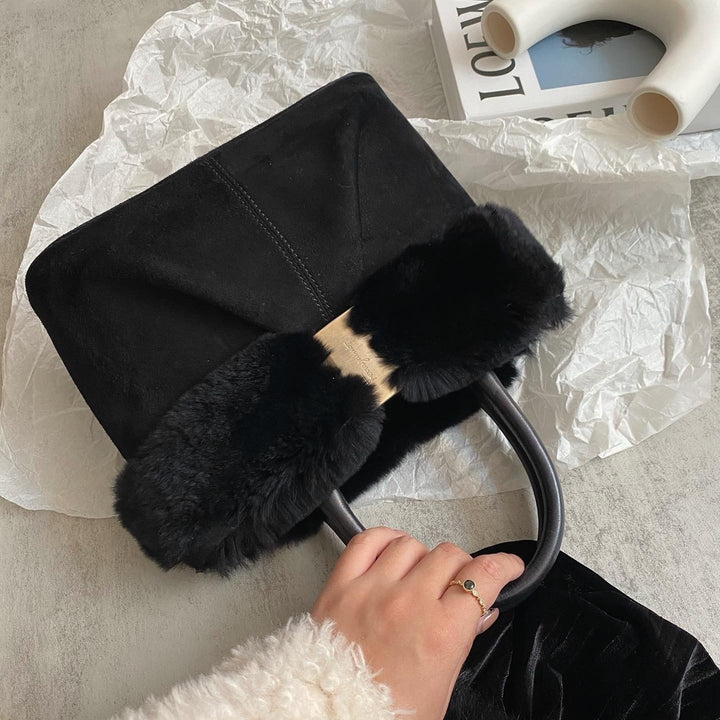 FERRAGAMO Black Fur Handbag｜Winter Warmth × Elegant Prestige ❄️🖤