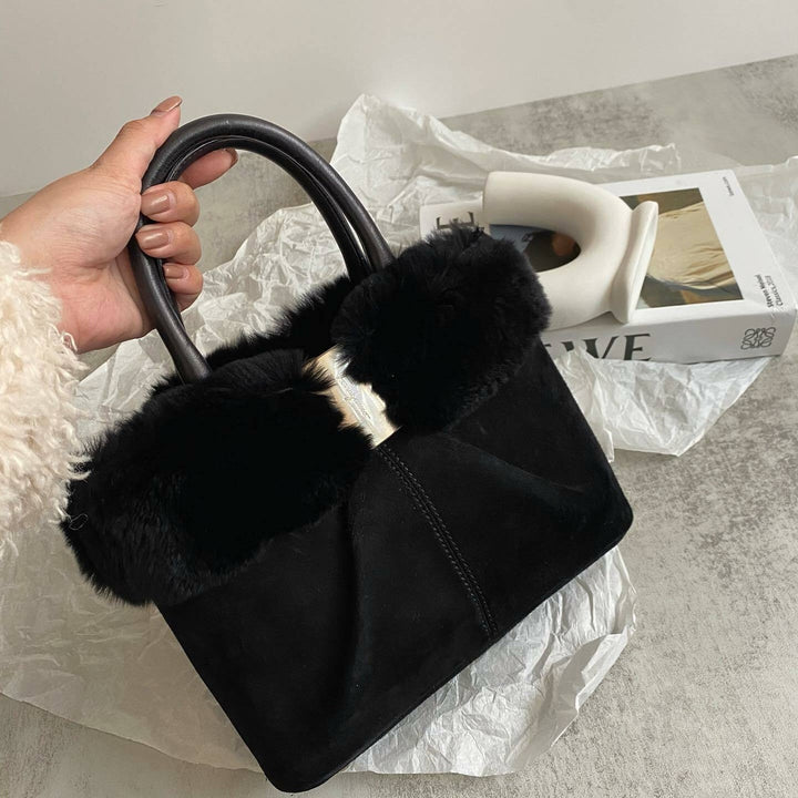 FERRAGAMO Black Fur Handbag｜Winter Warmth × Elegant Prestige ❄️🖤