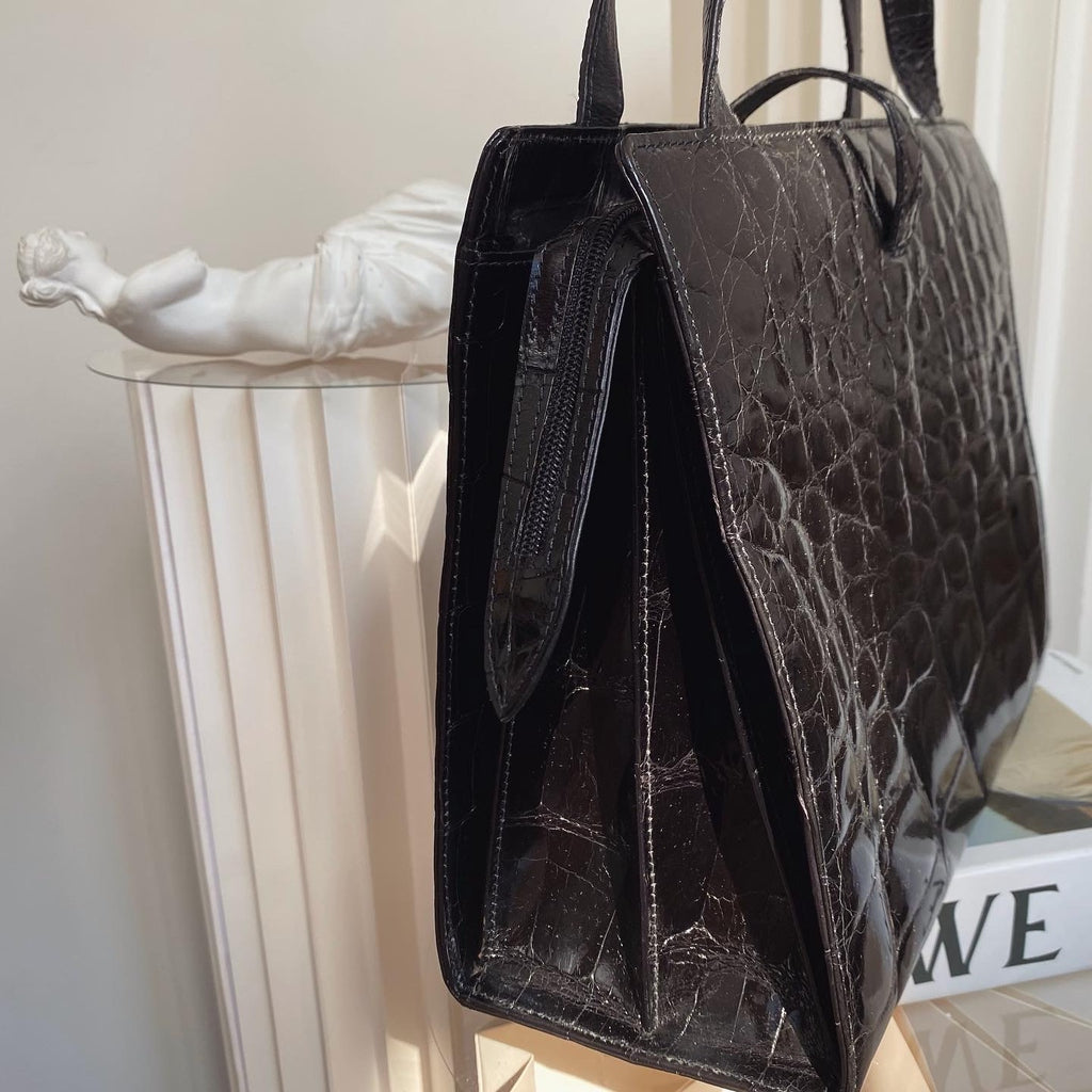 LOEWE Black Croc-Embossed Museum Clasp Shoulder Bag｜Elegant Structured Vintage with Iconic Clasp 💼 Timeless & Versatile