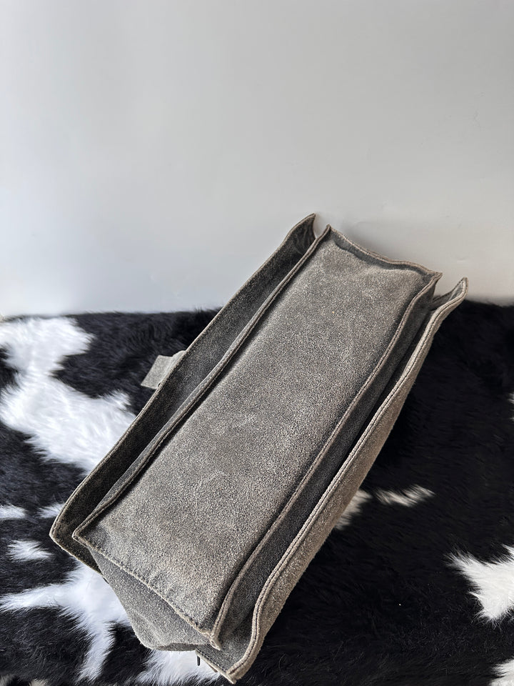 Celine Suede Baguette Bag 🩶｜Moto Buckle Detail・Soft Suede Texture・Effortless Vintage Chic