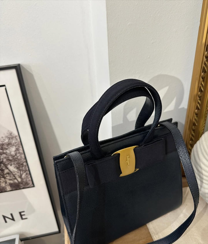 FERRAGAMO Classic Vara Bow Lizard Leather Bag｜Timeless Luxury × Versatile Styling 🖤✨
