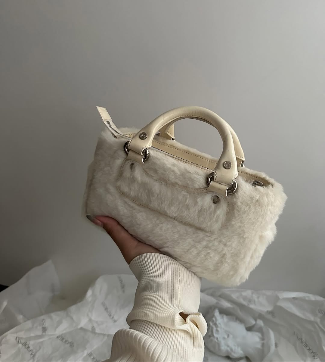 CELINE White Shearling Mini Top Handle Bag（20cm）｜Cozy Luxe in a Collectible Size 🦙✨