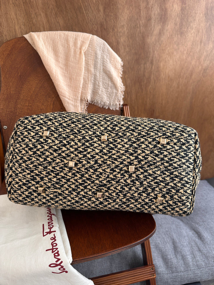 Ferragamo Special Show Raffia Tote Bag 👒｜Runway-Style Raffia Weave × Comes with Pouch × Chic Spring-Summer Mood