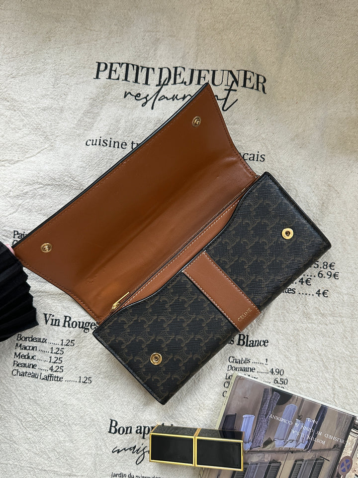 Celine Triomphe Canvas Long Wallet 🤎｜Iconic Triomphe Motif・Convertible WOC Style・Modern Classic😍😍