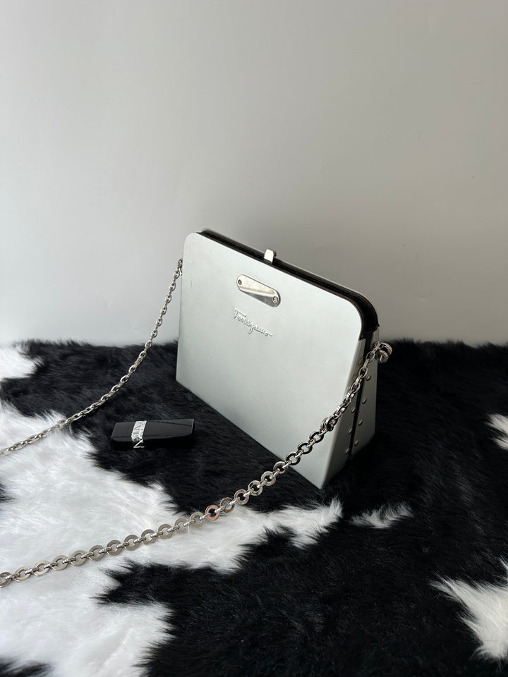 Salvatore Ferragamo Gancini Metal Box Chain Bag 🩶✨｜Iconic Gancini Hardware・Structured Box Design・Collectible Piece