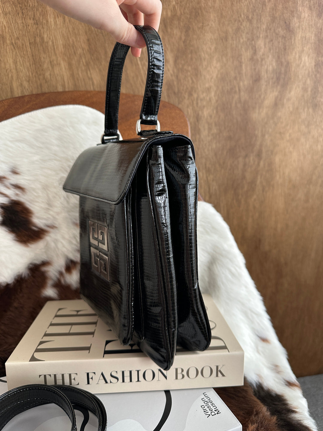 Givenchy 4G Lizard-Embossed Top Handle Bag 🖤😍｜Glossy Lizard Texture × Minimalist 4G Logo × Japanese-Inspired Chic