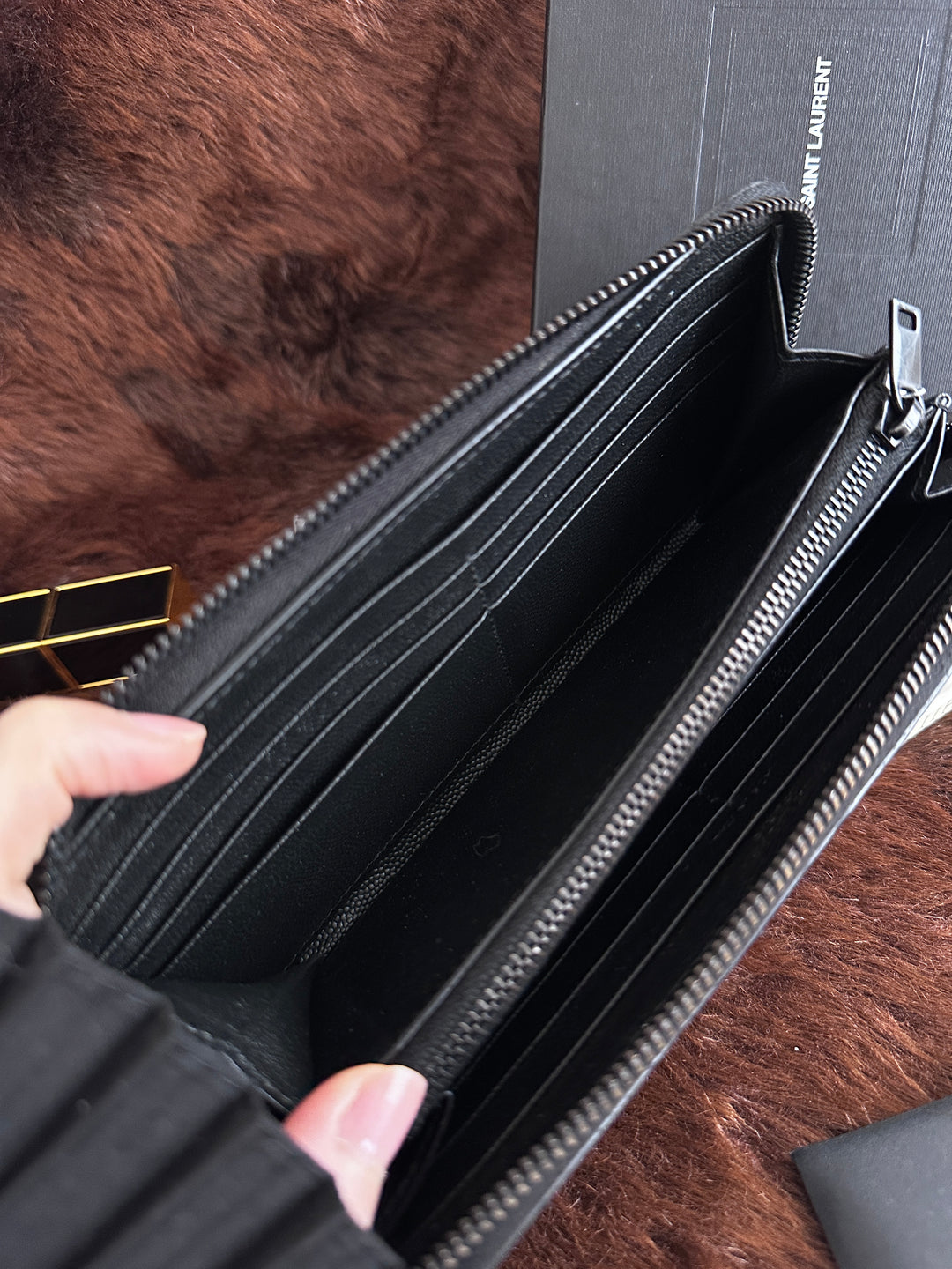 Saint Laurent So Black Long Wallet 🖤✨｜Grain Leather・Monochrome Hardware・Slim Silhouette
