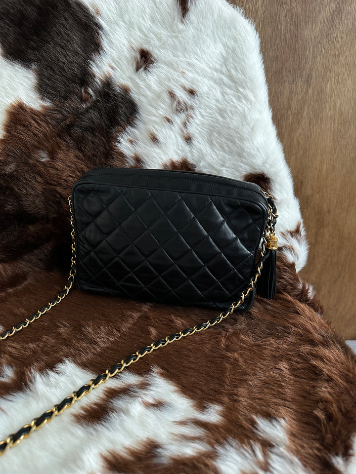 Chanel Quilted Leather Camera Bag 🖤｜CC Front Pocket・Tassel Chain Strap・Vintage Classic