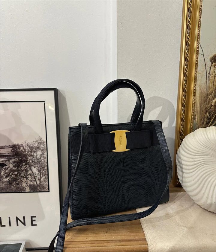 FERRAGAMO Classic Vara Bow Lizard Leather Bag｜Timeless Luxury × Versatile Styling 🖤✨