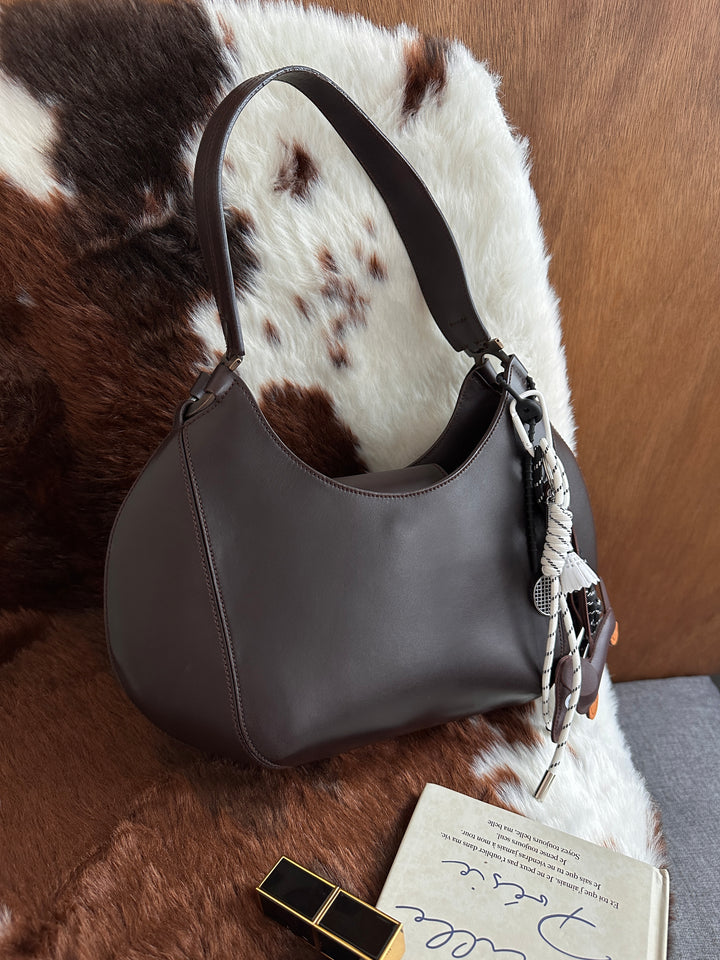 Salvatore Ferragamo Leather Hobo Bag 🤎🍫｜Structured Silhouette・Gancini Hardware・Everyday Essential