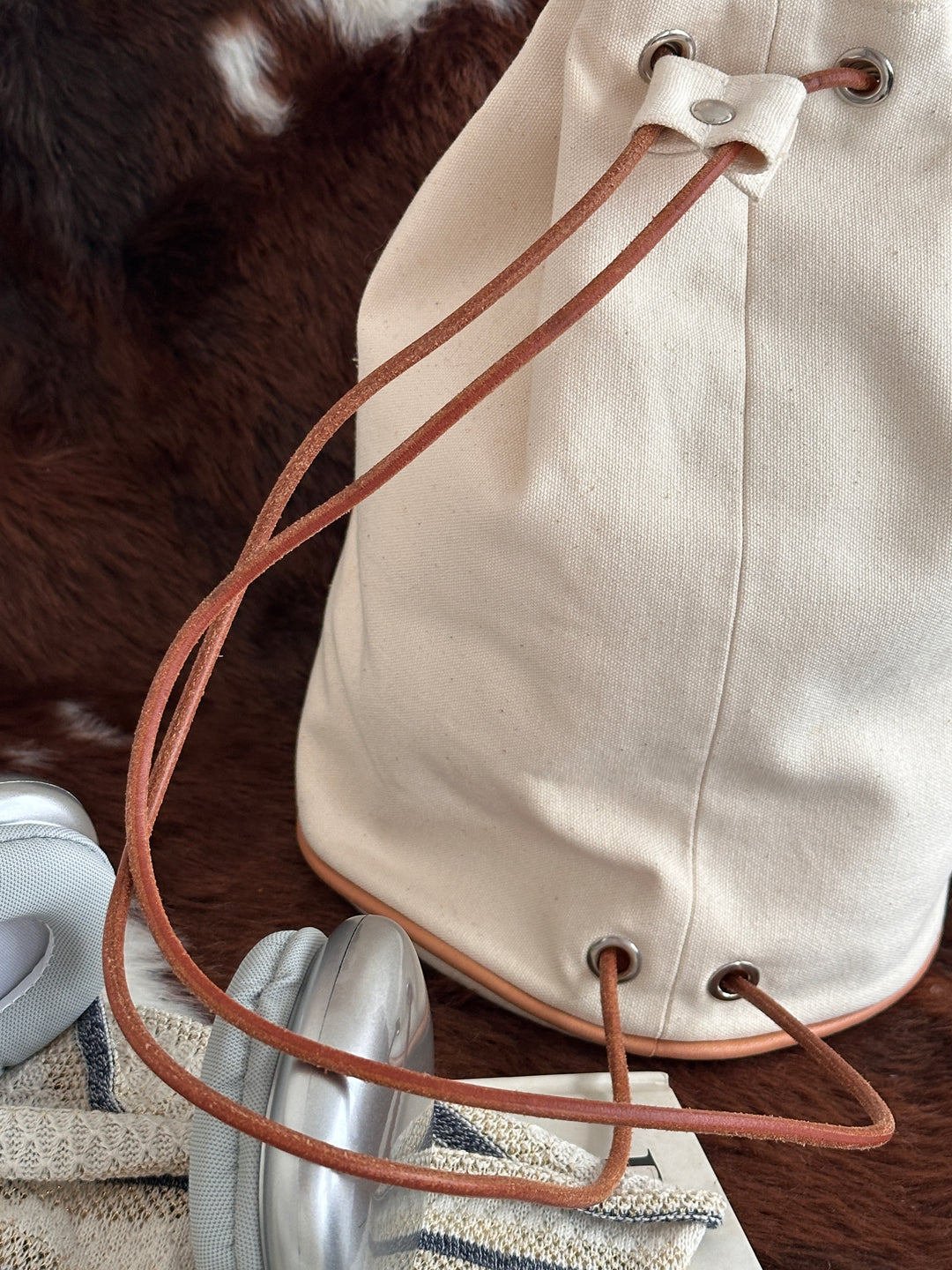 Hermès Small Bucket Bag 🤍✨｜Minimal Canvas Design・Lightweight Carry・Everyday Essential