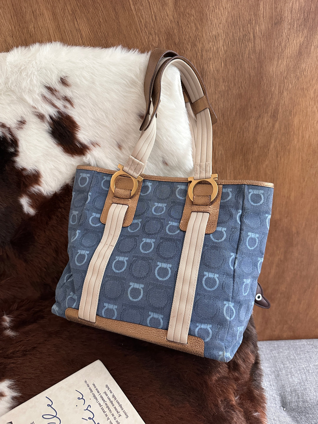 Ferragamo Monogram Small Tote Bag ✨🤎💙｜Signature Gancini Pattern・Lightweight Canvas・Everyday Essential