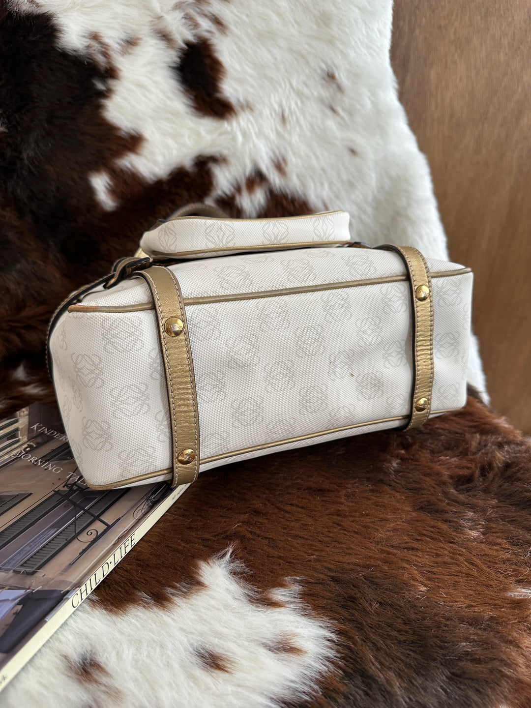 Loewe Monogram Boston Bag 🤍✨｜Signature Monogram・Front Pocket・Compact Design