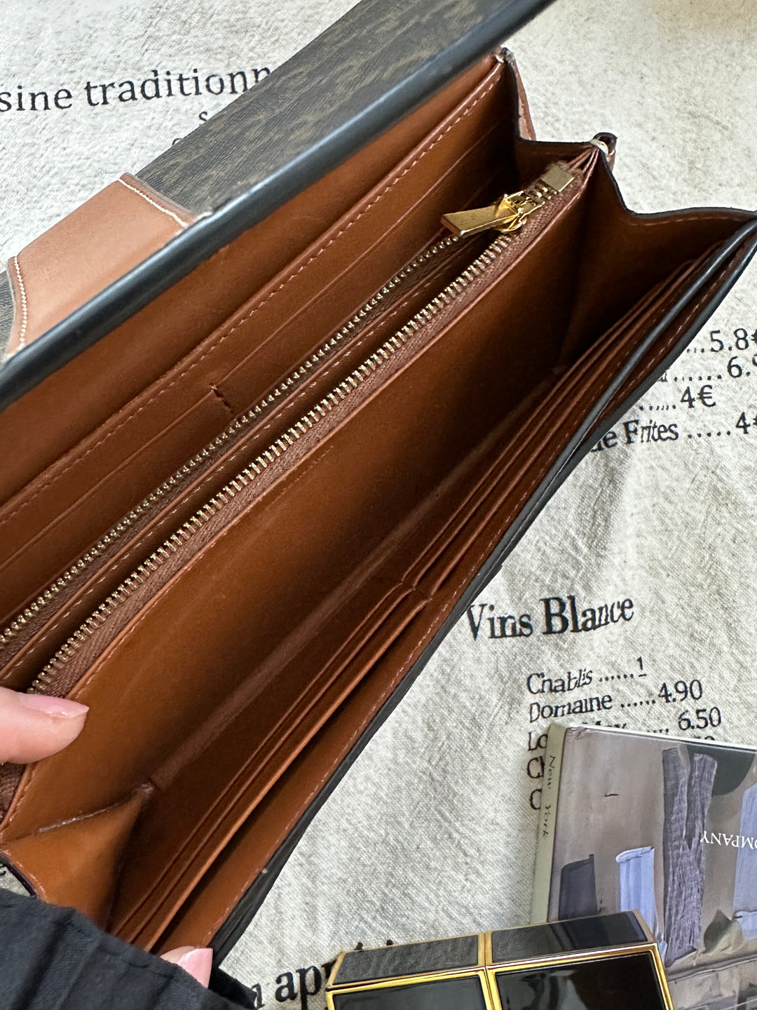 Celine Triomphe Canvas Long Wallet 🤎｜Iconic Triomphe Motif・Convertible WOC Style・Modern Classic😍😍