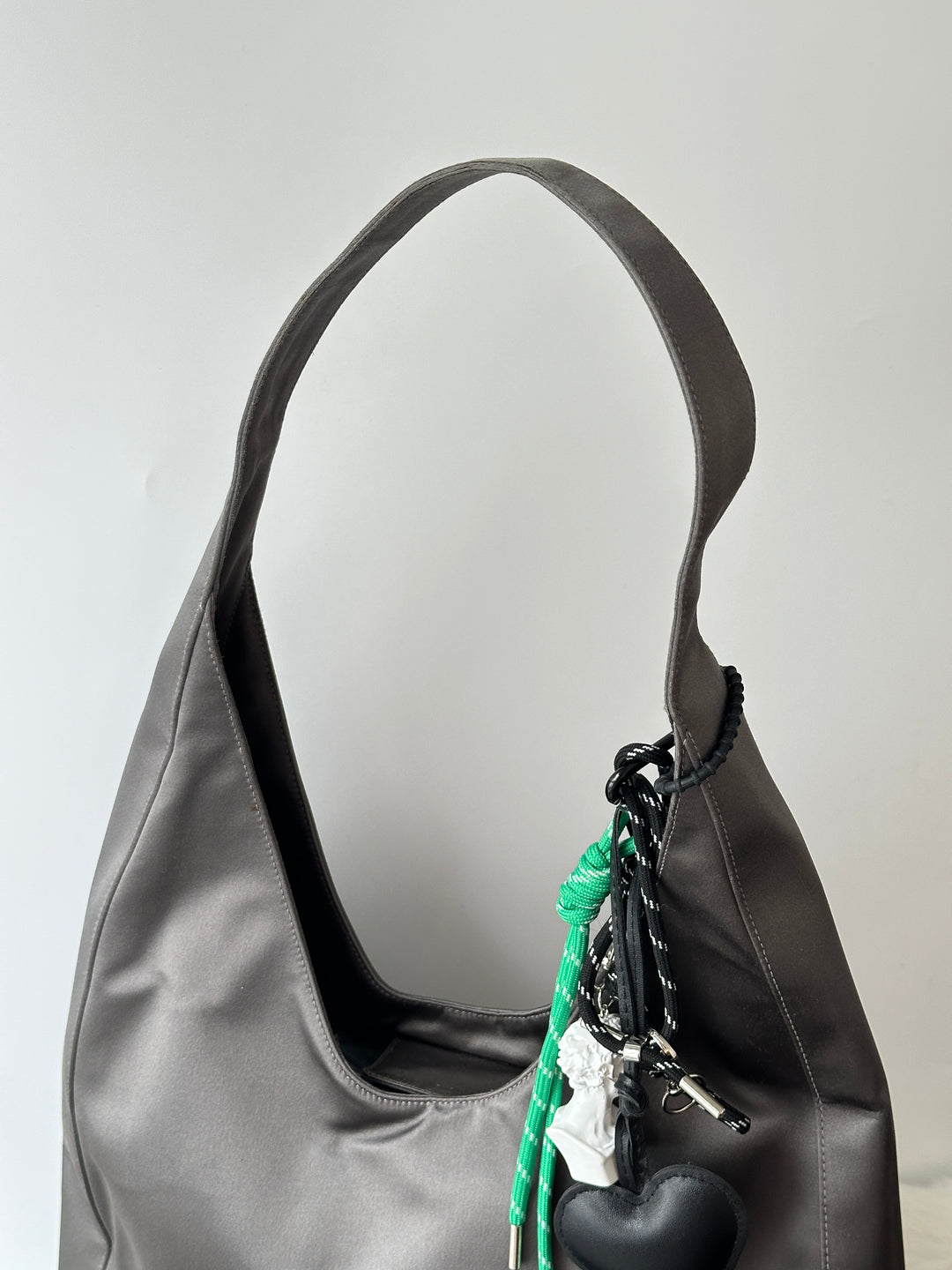 Prada Satin Hobo Bag 🩶｜Sculpted Hobo Silhouette・Lustrous Satin Finish・Chic Minimalist