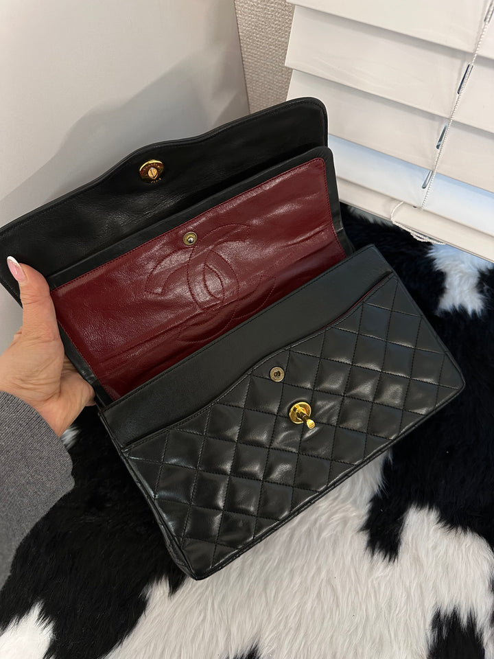 CHANEL Paris Limited Classic Flap 25 Bag ✨🖤｜Full Set × Rare Two-Tone CC Lock × Vintage Collector’s Piece