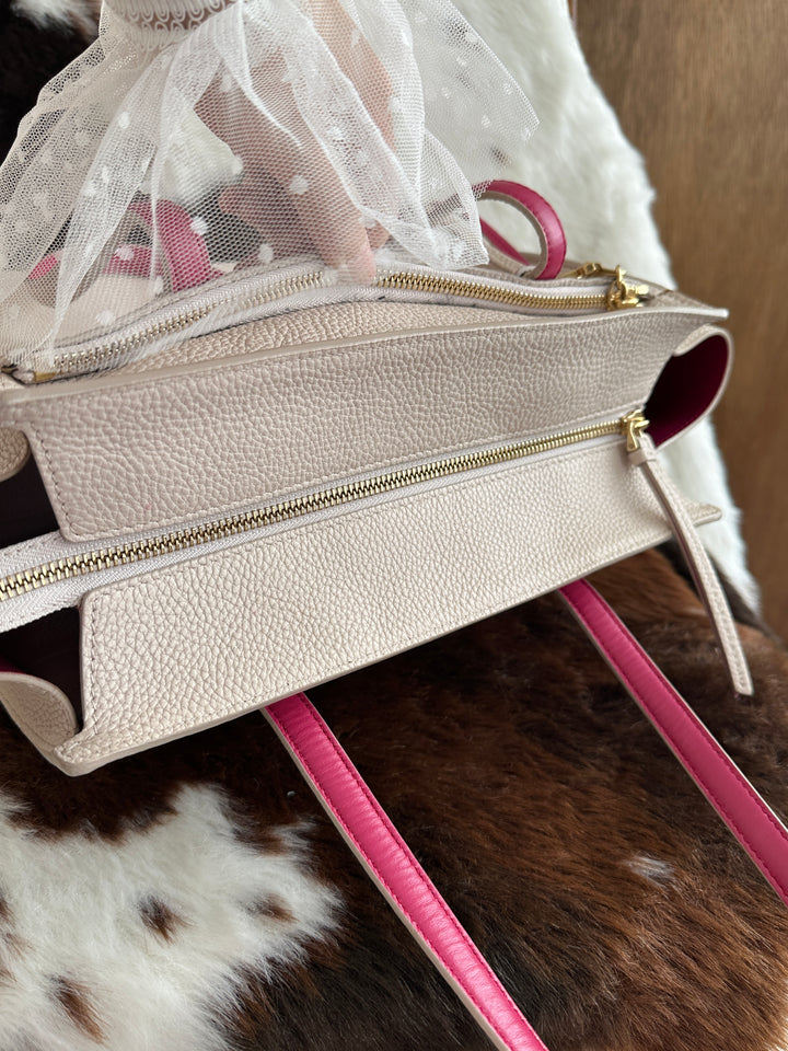 Ferragamo Leather Shoulder Bag 🤍🩷✨｜Bicolor Design・Grained Leather・Spacious Interior
