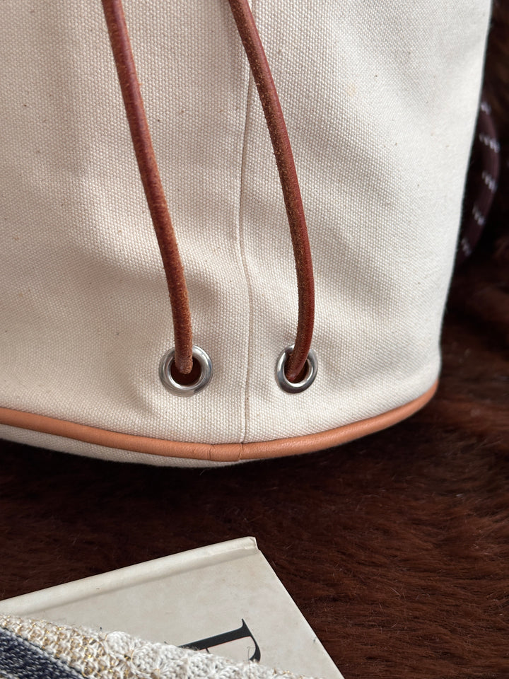 Hermès Small Bucket Bag 🤍✨｜Minimal Canvas Design・Lightweight Carry・Everyday Essential