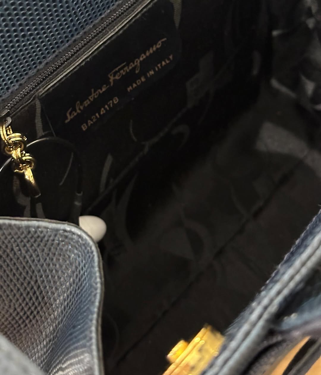 FERRAGAMO Classic Vara Bow Lizard Leather Bag｜Timeless Luxury × Versatile Styling 🖤✨