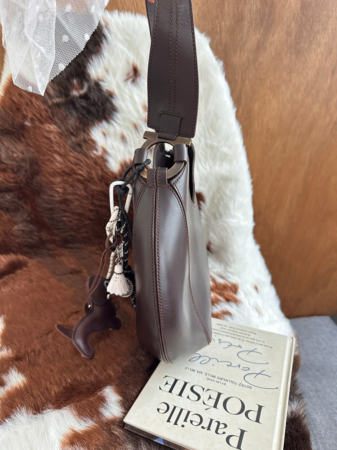 Salvatore Ferragamo Leather Hobo Bag 🤎🍫｜Structured Silhouette・Gancini Hardware・Everyday Essential