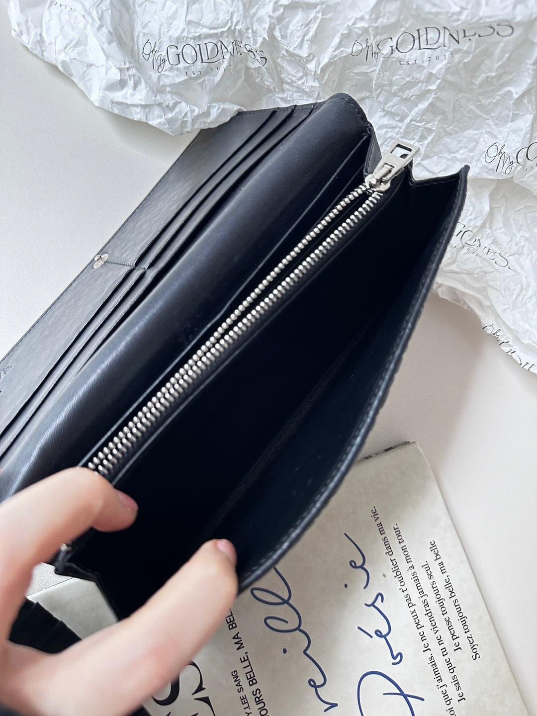 Loewe Embossed Leather Long Wallet 🖤✨｜Anagram Pattern・Refined Silhouette・Elegant Minimalism