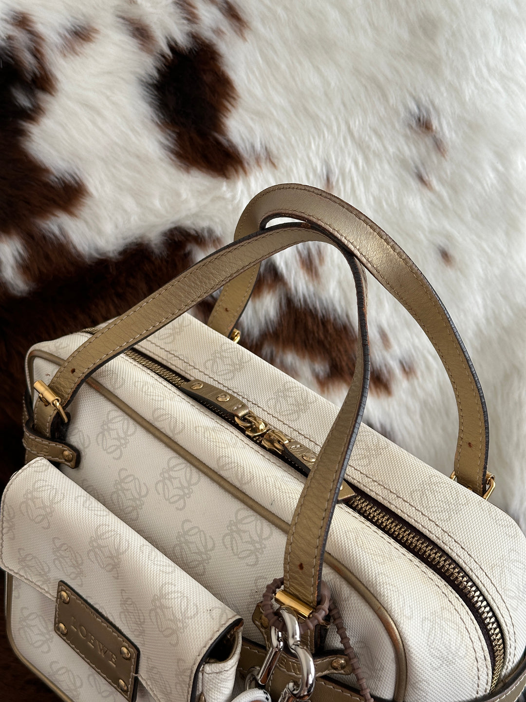 Loewe Monogram Boston Bag 🤍✨｜Signature Monogram・Front Pocket・Compact Design
