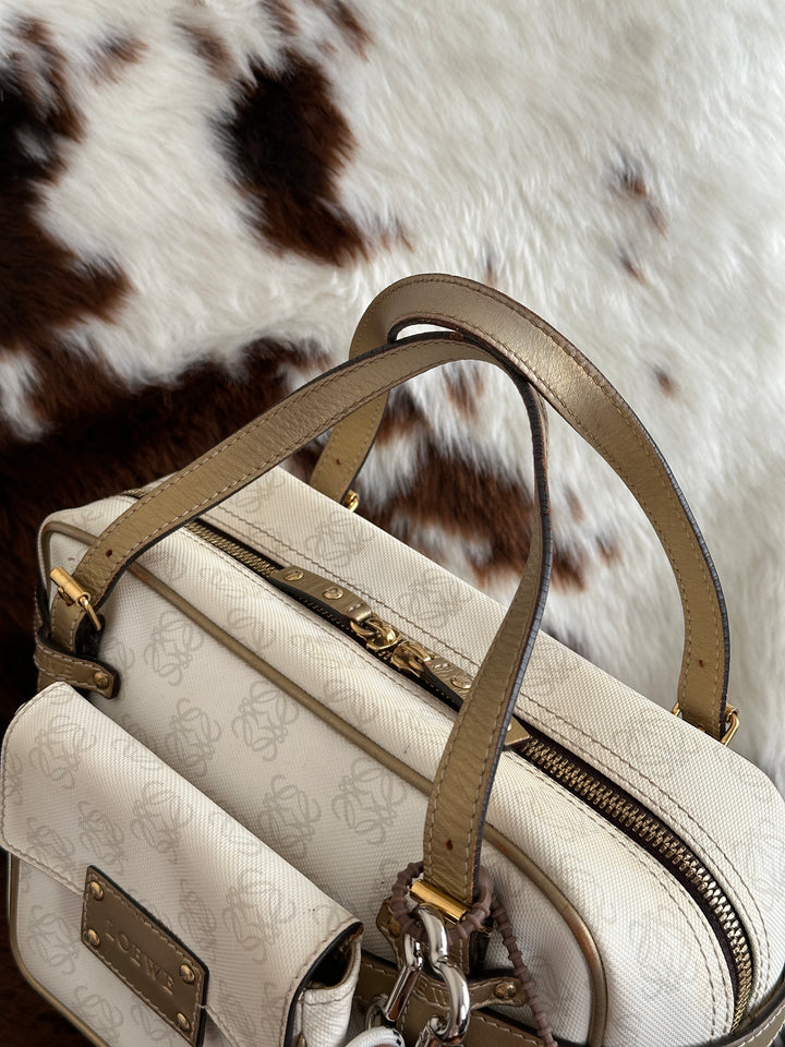 Loewe Monogram Boston Bag 🤍✨｜Signature Monogram・Front Pocket・Compact Design