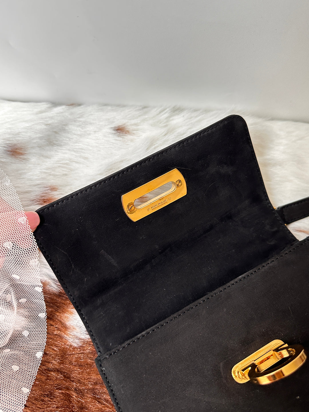Ferragamo Suede Mini Crossbody Bag 🖤｜Gancini Gold Hardware・Compact Mini Size・Classic Elegant