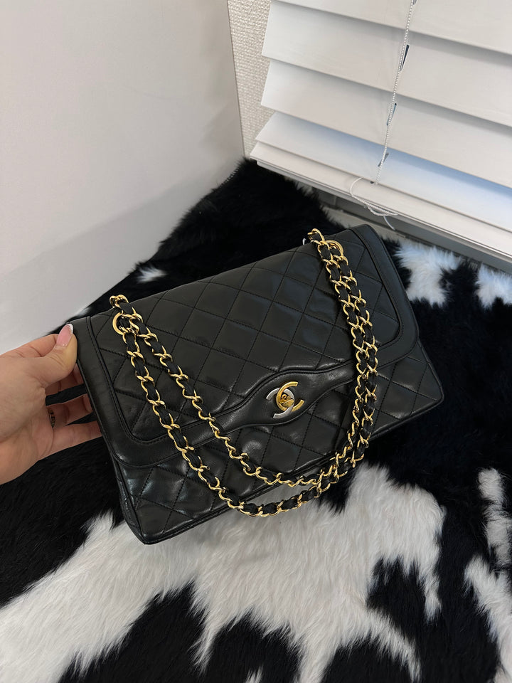 CHANEL Paris Limited Classic Flap 25 Bag ✨🖤｜Full Set × Rare Two-Tone CC Lock × Vintage Collector’s Piece
