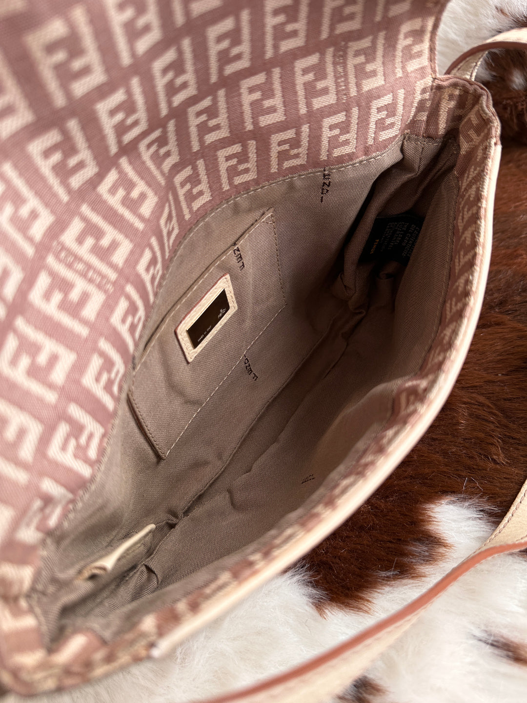Fendi Mini Baguette 🤍🌸｜Dusty Rose FF・Triple Buckle Detail・Rare Cutie