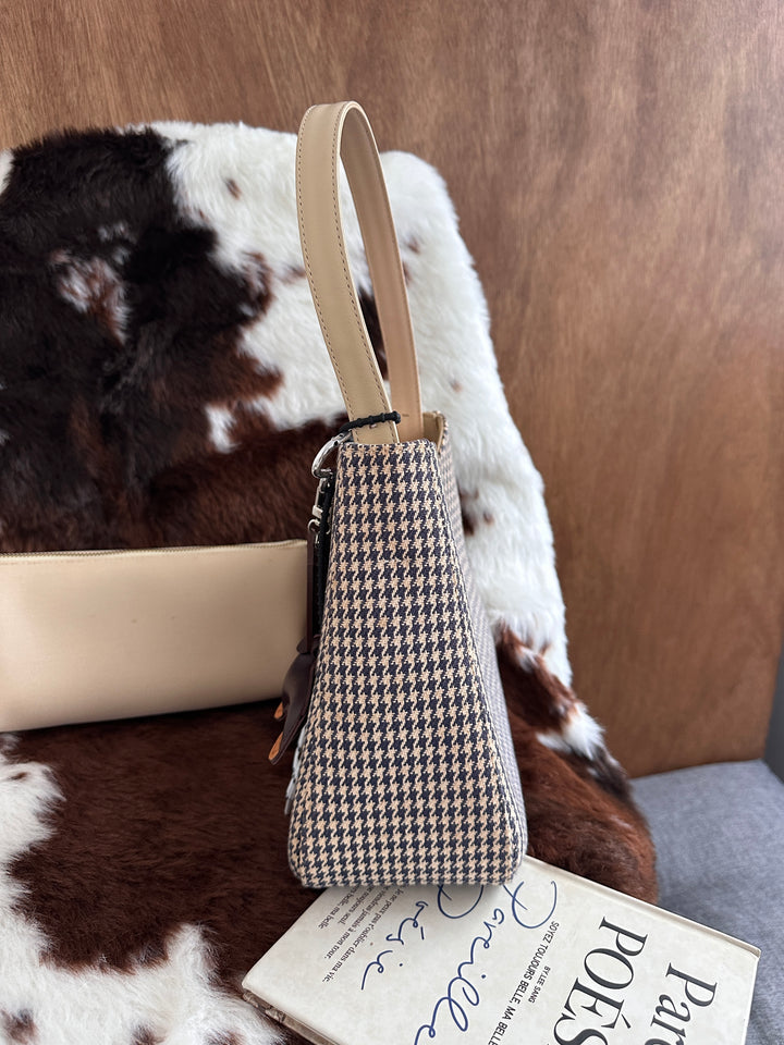 Givenchy Houndstooth Shoulder Bag 🖤✨｜Iconic Gold Hardware・Lightweight Canvas・With Pouch Set