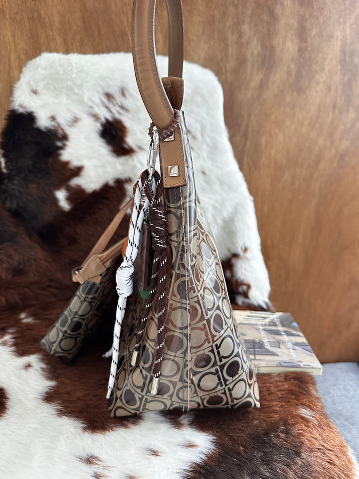 Ferragamo Transparent Monogram Hobo Bag 🤍🖤｜Clear PVC Design・Signature Monogram・With Pouch Set