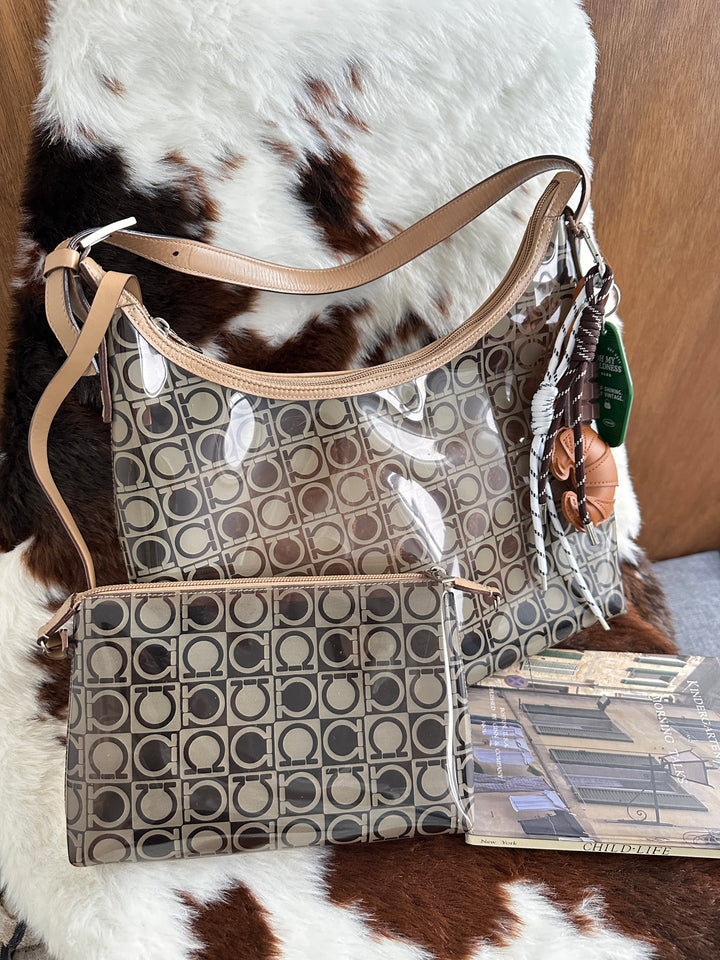 Ferragamo Transparent Monogram Hobo Bag 🤍🖤｜Clear PVC Design・Signature Monogram・With Pouch Set