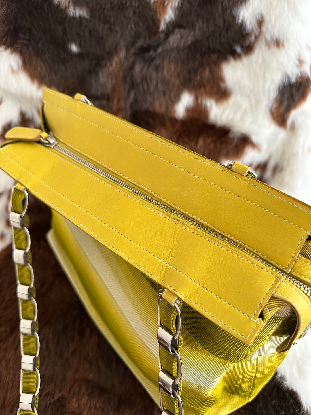 Ferragamo Logo Chain Shoulder Bag 🥑｜Avocado Gradient Tone × Signature Logo Chain × Lightweight Everyday Style