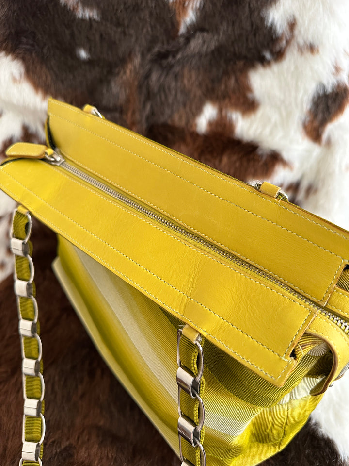 Ferragamo Logo Chain Shoulder Bag 🥑｜Avocado Gradient Tone × Signature Logo Chain × Lightweight Everyday Style